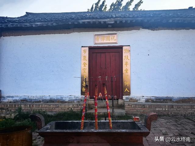 开车直上山顶，蓝田最佳纳凉吹风观山景的地方，看落日夕阳，真美