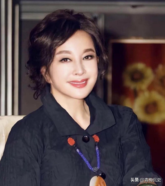 钱再多有什么用？75岁的“风流妖精”刘晓庆，已经走上另一条道路