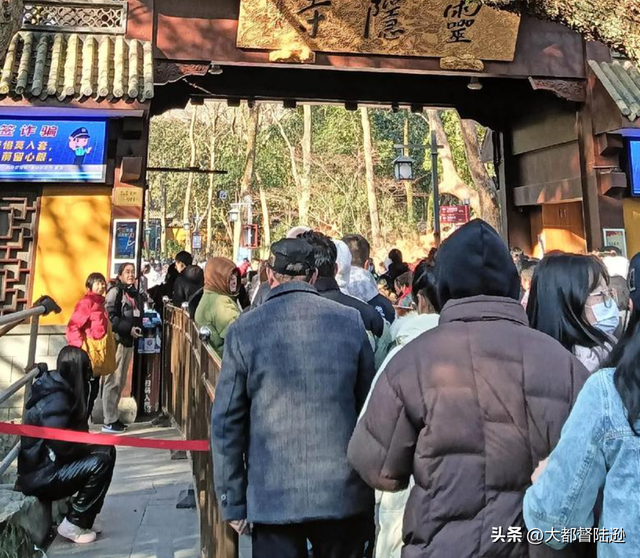 为什么景区都开始扎堆免门票了？他们到底是会亏本，还是赚更多？