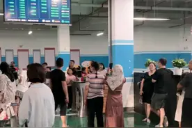 笑不活了，浙江接娃放学新模式火了，全网都在羡慕江浙沪！图片