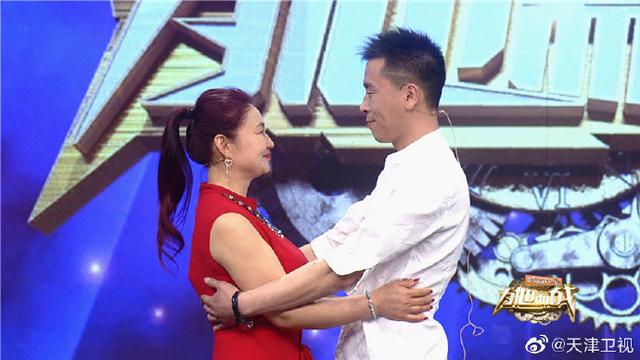 吉林男子爱上大20岁东北大妈，结婚11年没生孩子，他到底图啥？