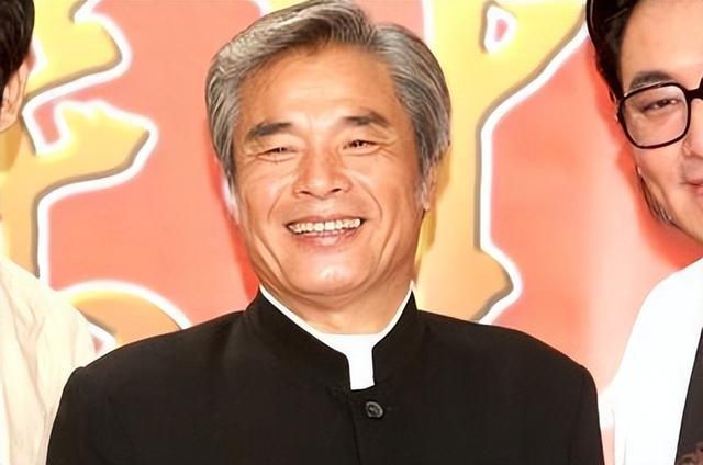 “6个老婆”同住一室，每人每月7万零花钱，71岁又娶第七房小娇妻