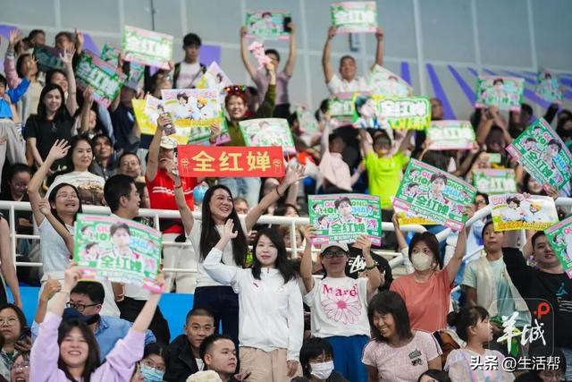 全红婵复出首战摘金，现场下起“娃娃雨”，陈艺文、林珊点赞！