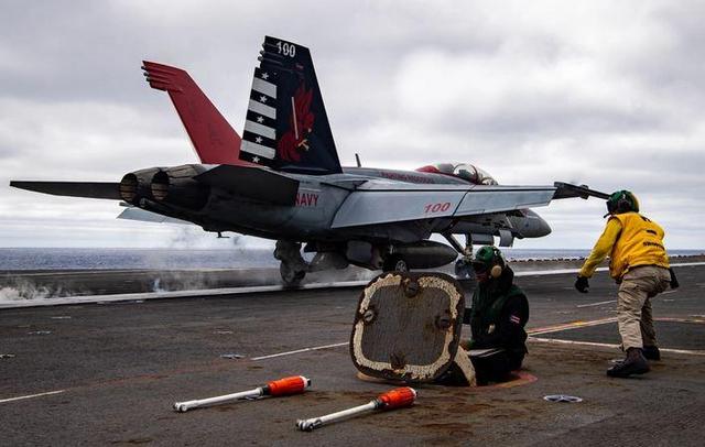 国之将亡必有妖？美军南海40分钟连摔两机，炸出背后深层危机