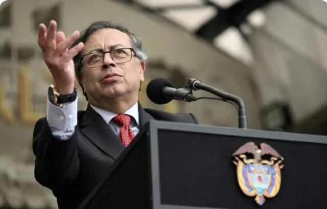 总统沉迷发推不管民生！称灾难是上天恩赐，特朗普出手，位置不保