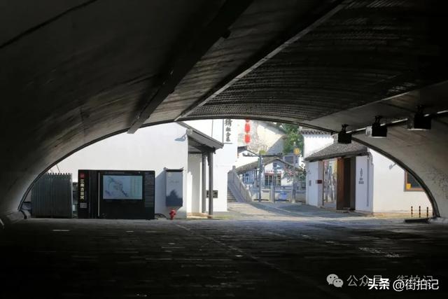 这条河边老街的“慢生活”：他们沿用数十年前的方式，一晃半生