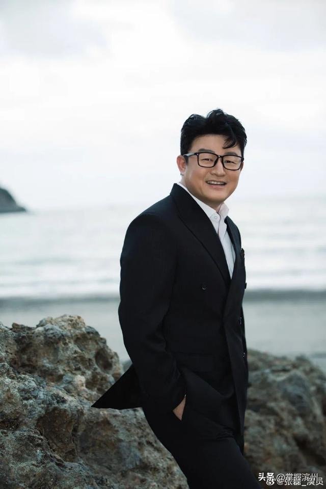 演员张磊吐槽商店文具贵：橡皮1999元、马克笔2232元，客服回应：PVC材质比普通的擦拭更干净，适用于收藏