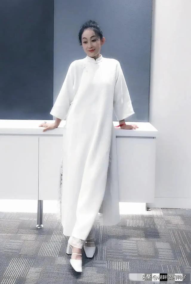 61岁的她真的太瘦了，几十年不吃白米饭保持身材，对自己也太狠了