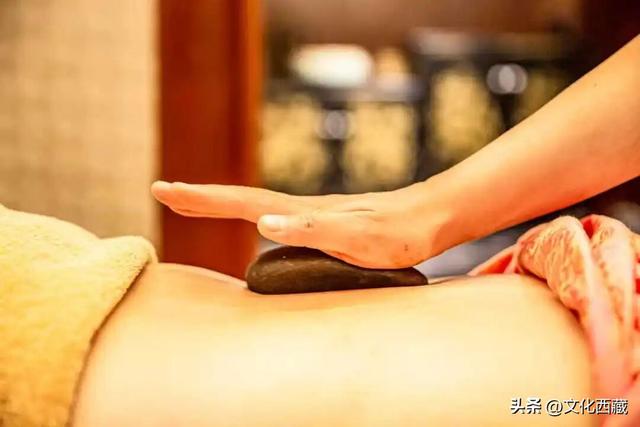 西藏雪山下的温泉爽飞！这才是秋冬泡汤顶配!