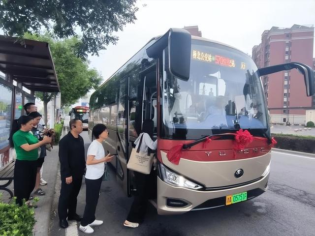 一年亏损超千万，关停潮席卷全国，公交车拉货求生，能自救成功吗