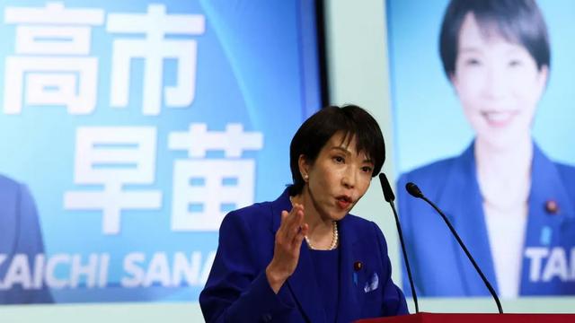 日本经济即将崩溃！高市早苗正式服软，突然改口，盼中方不计前嫌