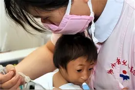 09年，湖南产妇生下“猴孩子”，马戏团想花5万买走，现状如何？图片