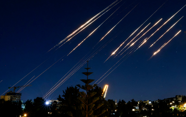 伊朗不是“软柿子	”	，数千枚导弹待命迎战，美军恐遭“饱和攻击”