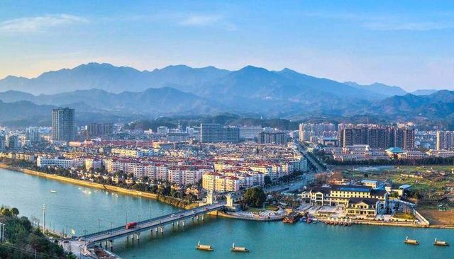 浙江面积最大的县级市，比10个深圳南山区还要大，相当于3个香港