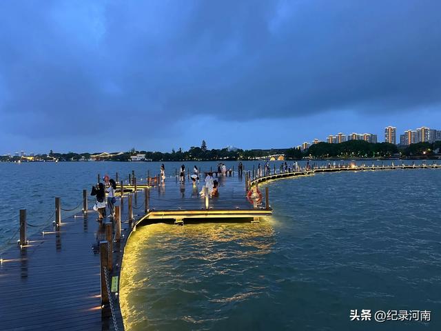 荣成分南北两条线，北线就是网红景点，布鲁维斯啥的都在一起