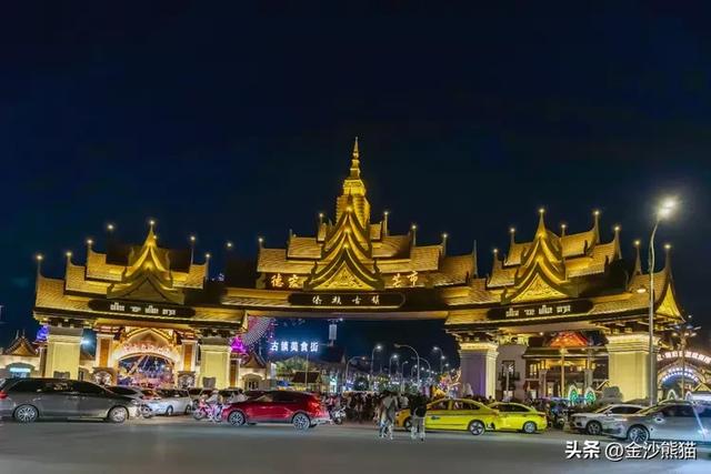 德宏芒市:一眼,醉入民族风与佛塔影