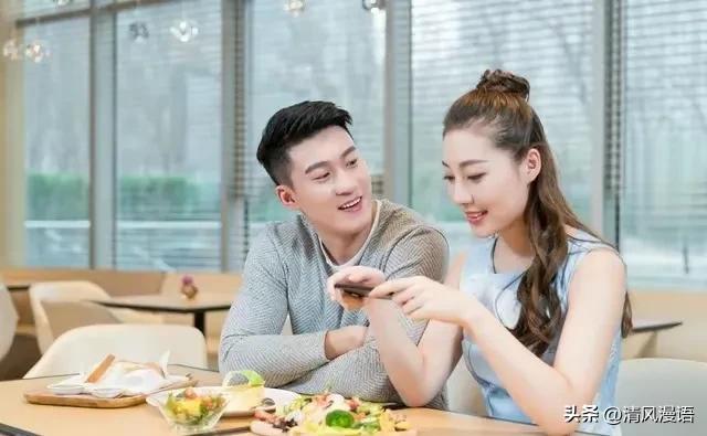 别不信，女人一旦动了真情，90%都会有这四种表现！尤其中年女人