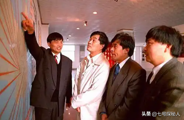 生了4个儿子，因太穷送走两个，谁知四个儿子最后都成了亿万富翁