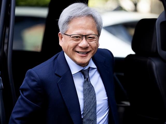 AI芯片霸主再破纪录！英伟达市值冲破5万亿美元，四个月碾压苹果