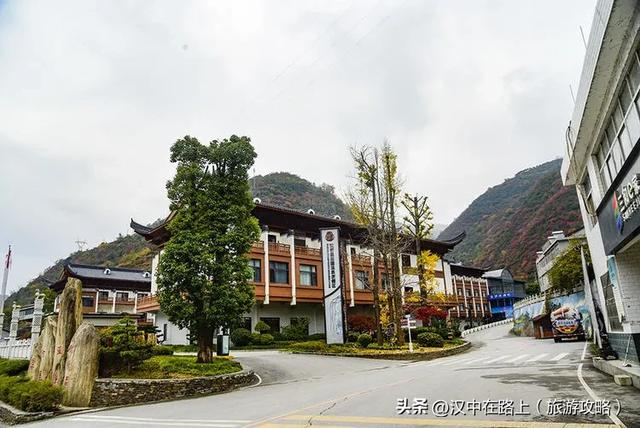 汉中出发沿嘉陵江跨省自驾,把秦巴深秋的美景装进车窗~图片