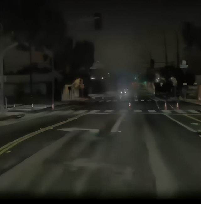 马斯克发推疯狂嘲讽！旧金山大停电，Waymo被“公开处刑”！