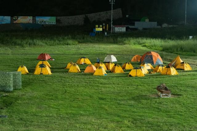 照金第二届观星露营开启招募，抓住暑假的尾巴，解锁微凉夏日
