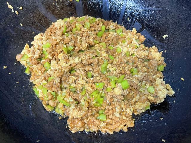 茄子包饺子，实在太好吃了！教你调馅方法，鲜嫩多汁，营养又解馋