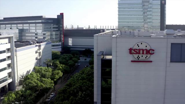 为压制中国芯片产业发展，ASML在7年前允许中国购买翻新的光刻机