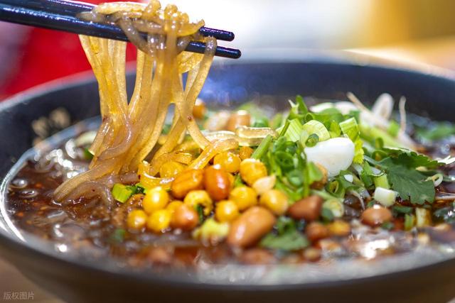 中国避暑「最舒服」的小城，一碗凉面 6 元，月薪 3000 也能说走就走