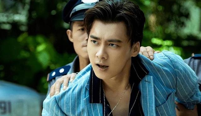 善恶有报，移居英国仅2年	，57岁吴秀波再迎噩耗，步入李易峰后尘