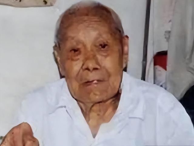 清朝最后一名太监回忆：妃子洗澡从不用手和避讳太监，十分侮辱人