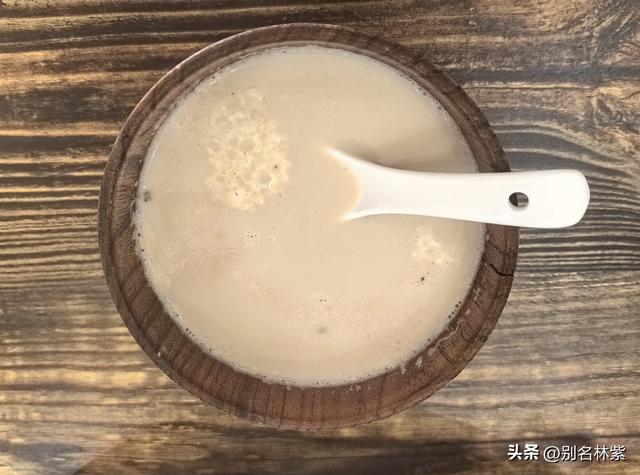 在额尔古纳和网友去了免费的湿地公园，晚上在青旅吃涮羊肉（十）