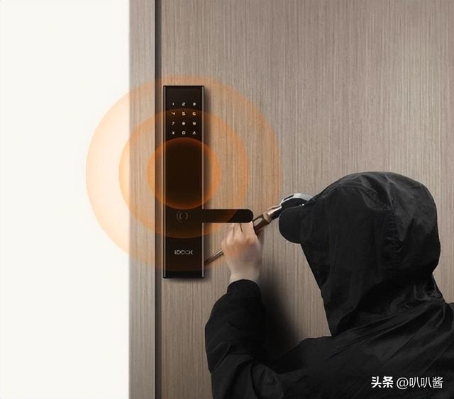 "指纹锁"正逐渐退出中国家庭？听开锁师傅说完，我才恍然大悟！