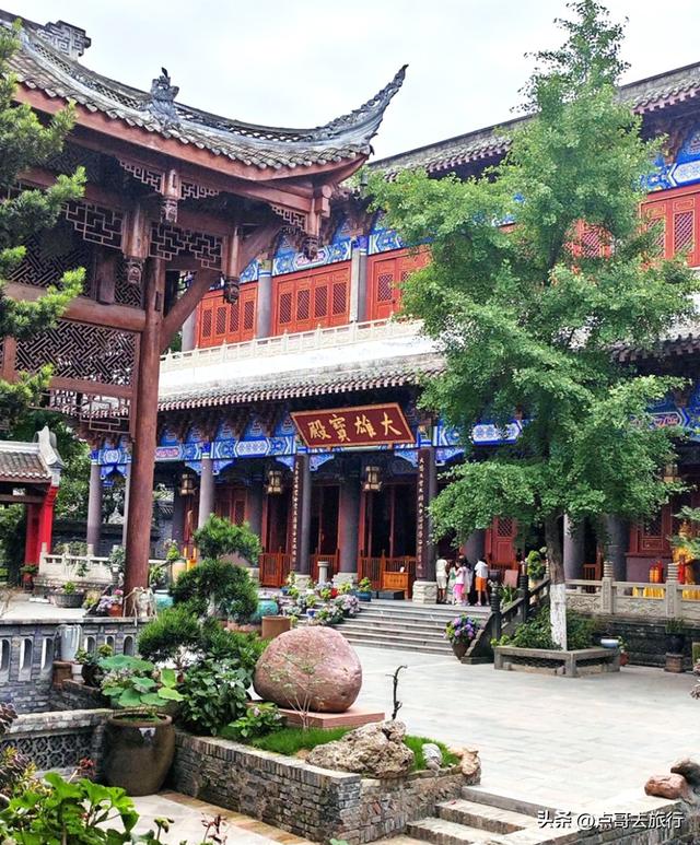 成都大邑最精致寺庙，钟鼓楼建于河上，超级漂亮，公共交通可达！