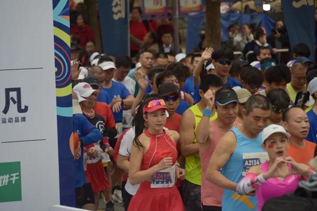 仫佬族最盛大的节日！广西罗城邀你这个周末来过依饭节咯~