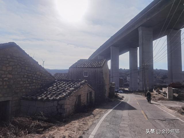 打卡屿头岛厝梁礁"一线天" 登上平潭岛 双龙连续第三年千里走双骑3