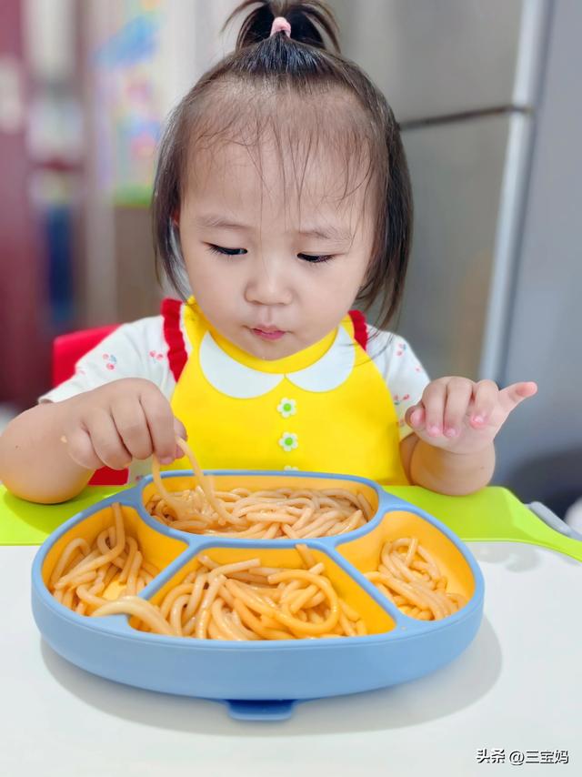 给宝宝买了个小马桶，第二天惊喜就来了，分享我的佛系如厕训练法