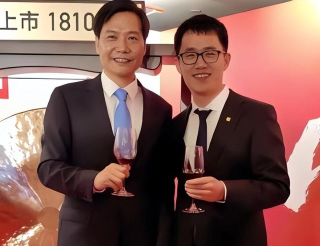 雷军担心的事发生了，王腾垮台留下4大难题，刘强东的话有人信了