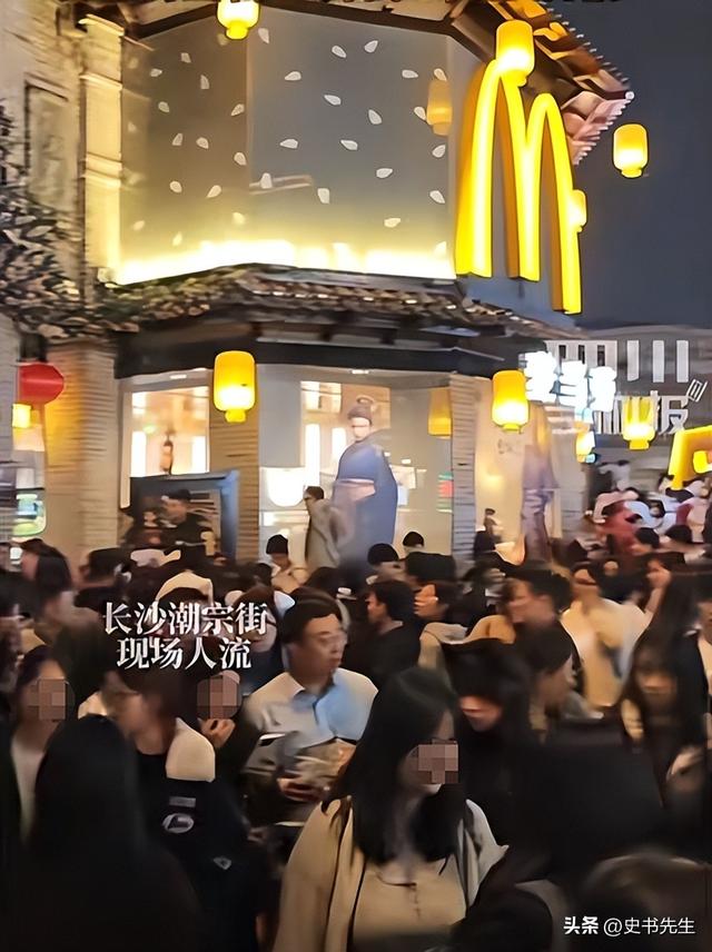 长沙潮宗街突发意外！装修墙体倒塌，四人被埋废墟，众人徒手救援