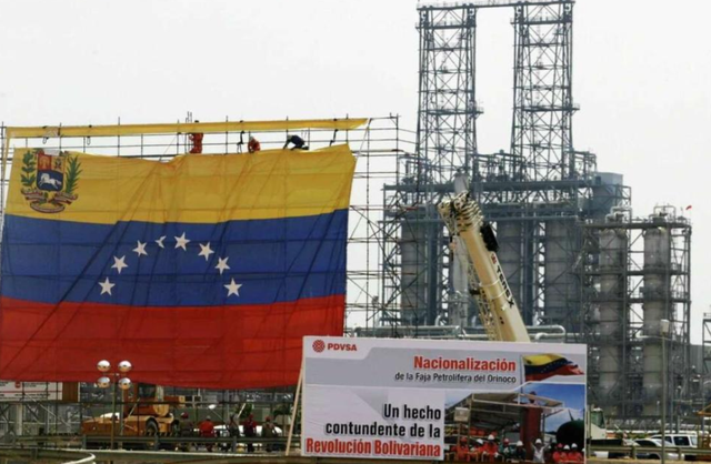 僵持数周两艘中国油轮返航，特朗普楞在原地	，5000万桶油卖不出去