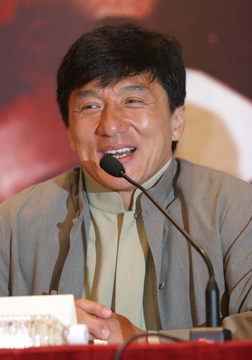 71岁成龙不再隐瞒，公开去世后留特殊礼物，病逝传闻早真相大白