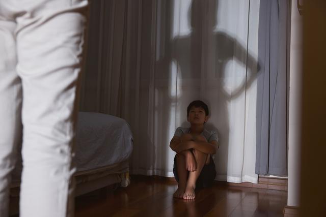 “跟妈妈睡”和“不跟妈妈睡”的孩子，不用等长大，差距就很明显