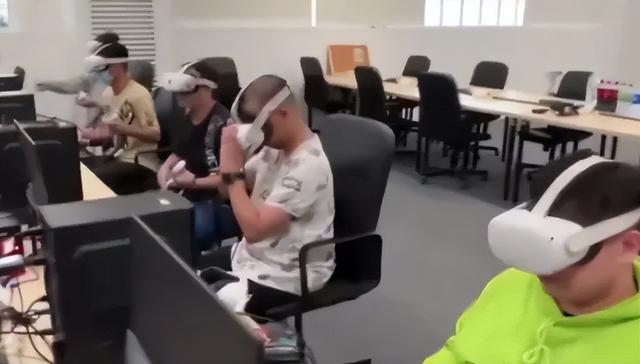 跨国外包时代来临！打工人最后价值，就是假扮AI