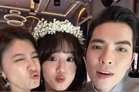 梧桐妹参加干爹萧敬腾婚礼 与小S开心合影wink超甜图片