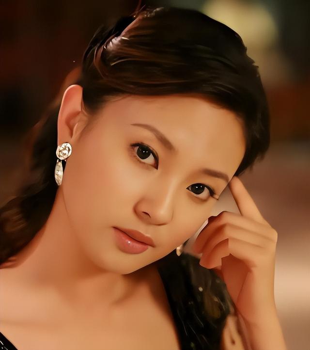 她是央视最惨女主持，男友死刑，丈夫入狱，如今48岁被释永信牵连