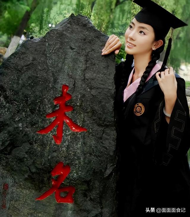 39岁的李思思也没想到，因阅兵后的一个举动，轻松实现口碑暴涨