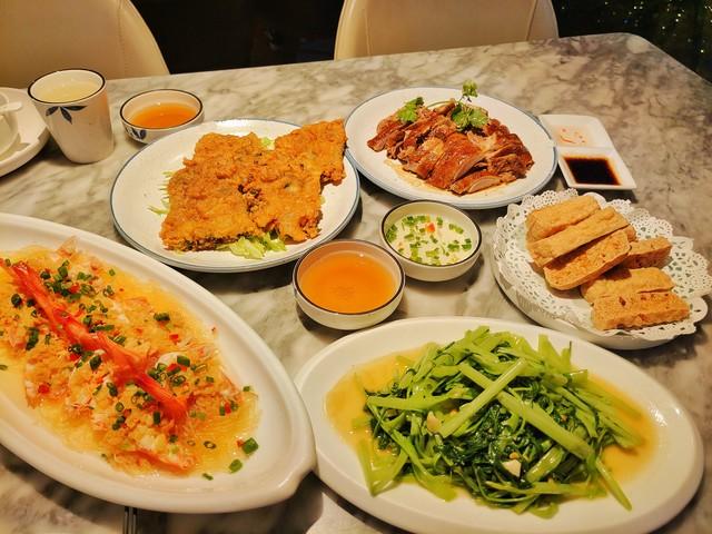 我跟女友在海南三亚吹了半年海风，终于明白，为啥全挤三亚了