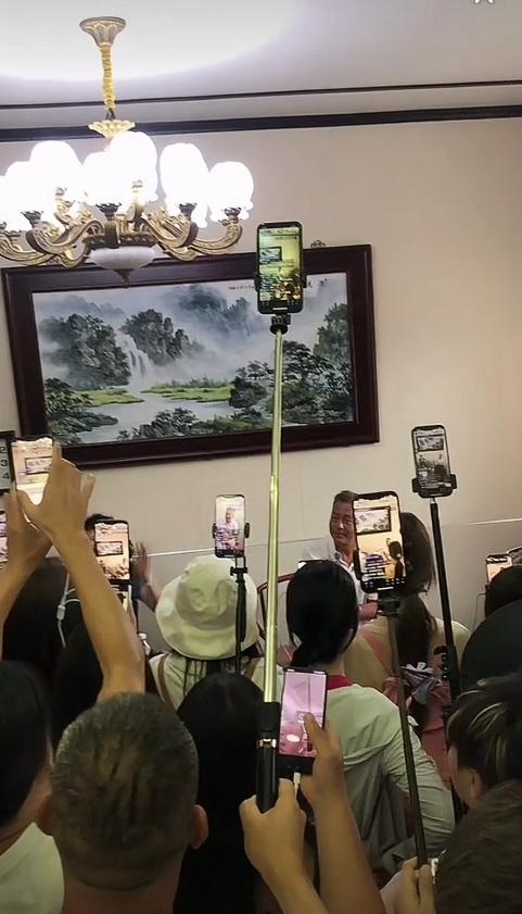 沈巍观察3:坦言商业合作难成一途，谒访殷夫故居深契共情