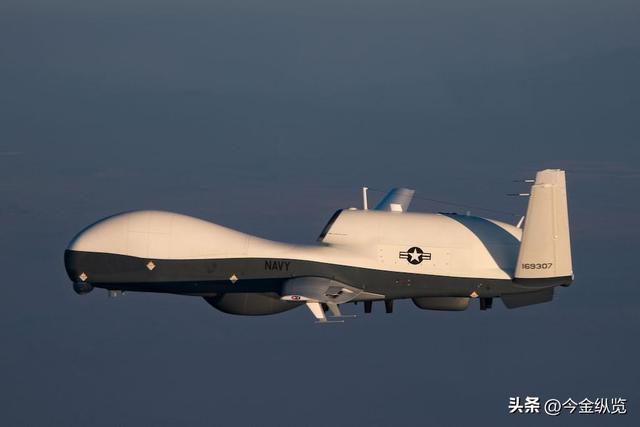 比歼10还大？“九天”无人机携300巡飞弹首飞，关岛要变清道夫了