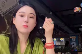 张馨予胖了，食欲大增疑怀二胎，何教官打扮时尚，吃不完打包图片